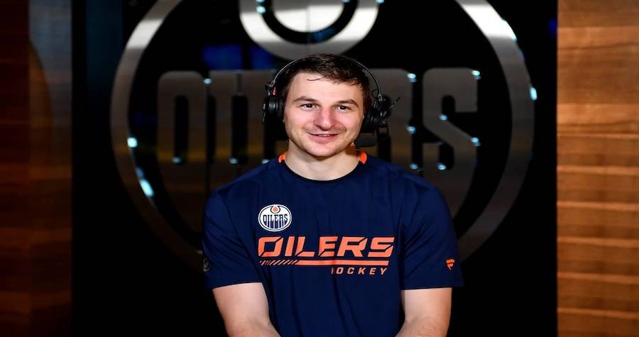 Hockey & Esports: Hyman Combines Both Together in His Daily Life