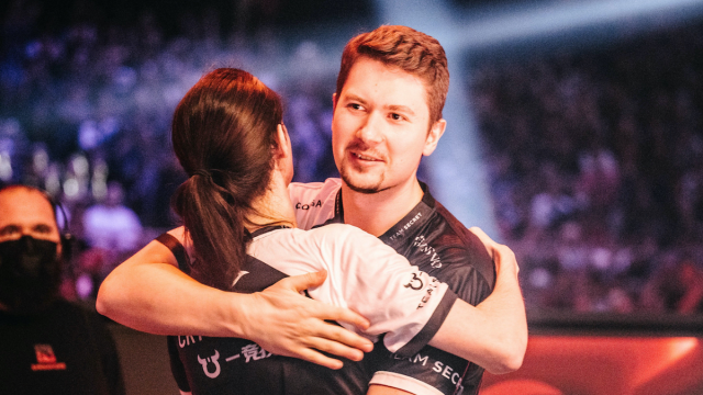 Puppey hugging Crystallis at TI 2022 Dota 2 event.